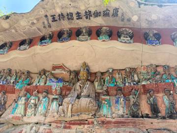 大足石刻：宝顶山石刻是五山造像核心巅峰，由南宋高僧赵智凤设计创建，融合...