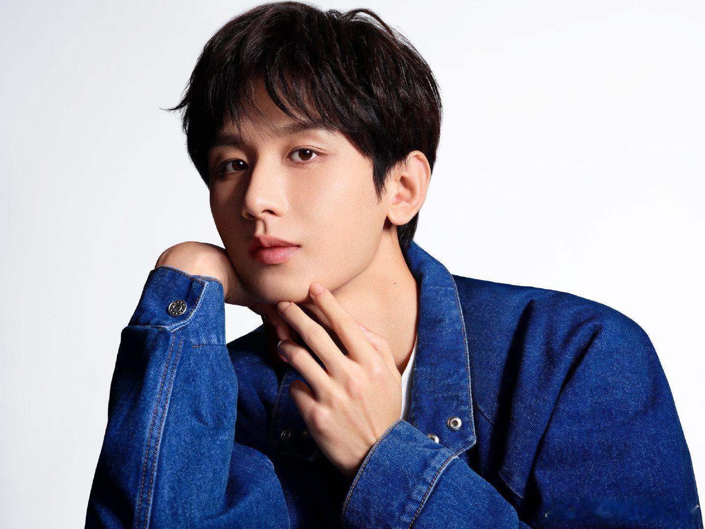#成毅狩谎#cy#成毅林彦廷#

舞台落幕之后成毅还不忘叮嘱大家雨天注意安全，细碎的温柔，让我们更加真心喜欢成毅。

成毅｜卢云 | 两京十五日 | 朱瞻基 ｜狩谎｜林彦廷 ​