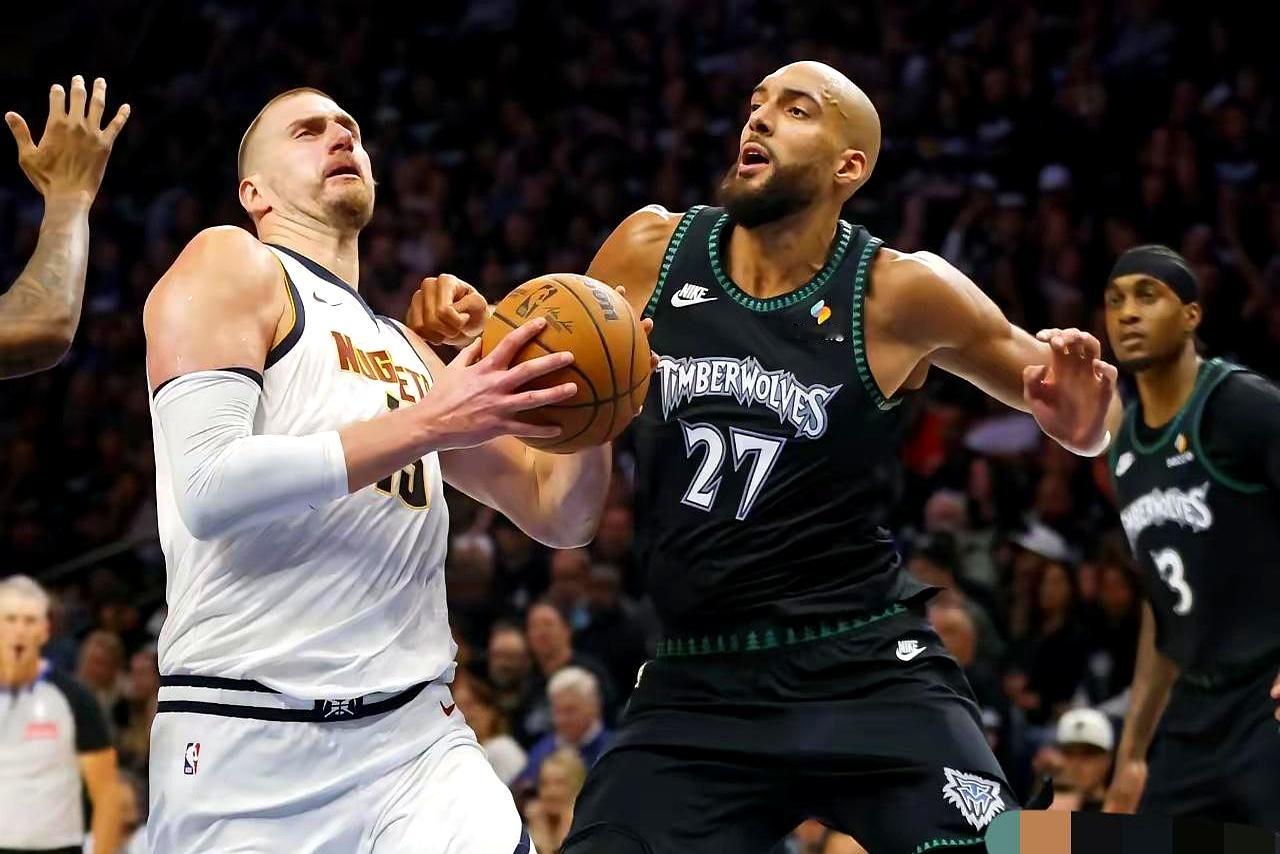 卫冕冠军掘金，快被干懵了！    西部季后赛，其他三巨头全在狂飙。  ...