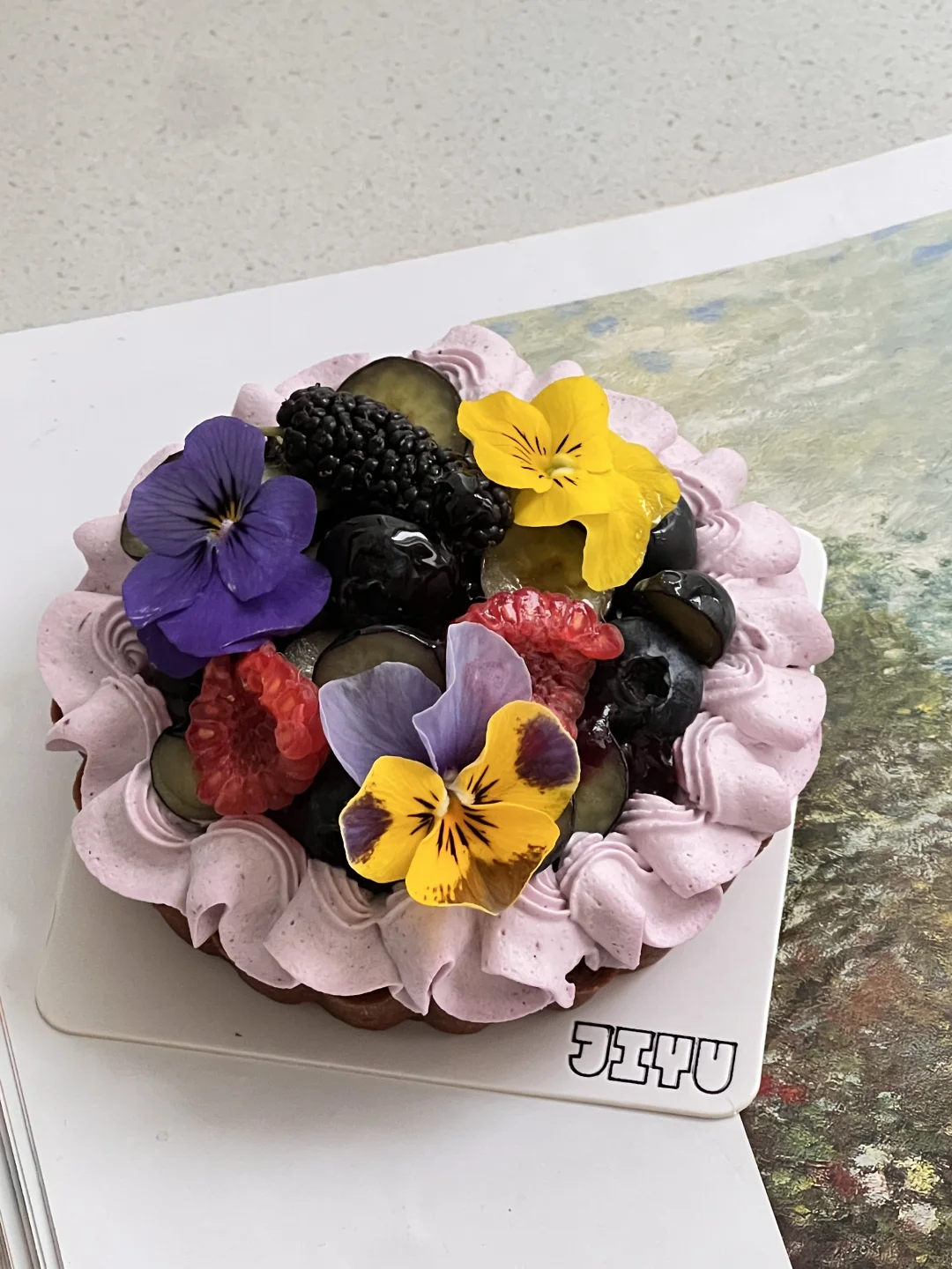 作品💜蓝莓水果挞 蓝紫色的浪漫 巧克力挞壳搭配特调蓝莓奶油和手工蓝莓...