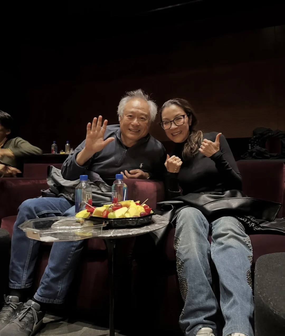 杨紫琼晒与李安导演合照