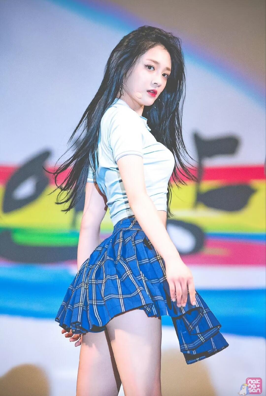 管他古装现代先演了再说！她那张宜古宜今的脸确实撑得住，漂亮姐姐多拍戏我爱看。