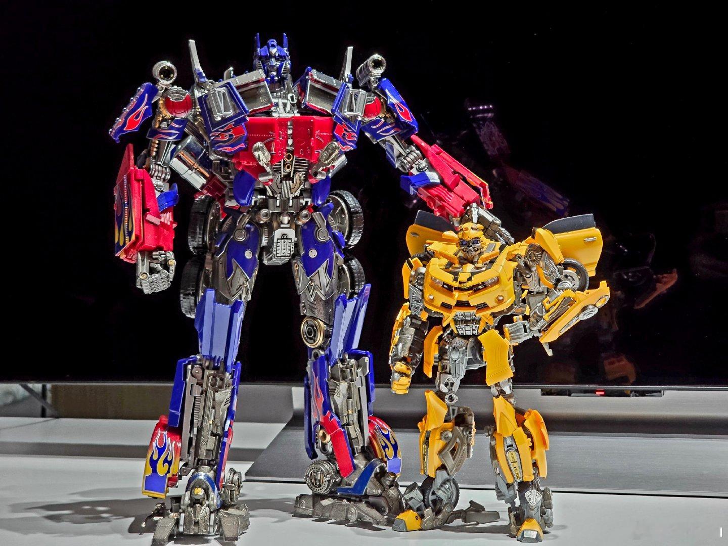 “I am Optimus Prime, and I send this message to any surviving Autobots taking refuge among the stars: We are here. We are waiting”
即使有新的真人电影也听不见我熟悉的声音了[悲伤]
从g1 98集到真人电影，陪伴我成长的大哥
RIP Peter Cullen ​