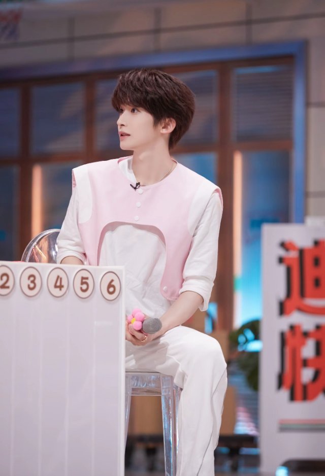 #刘宇廿六驭梦山河##刘宇0824生日快乐#
愿往后的日子，愿你能功成名就，顺遂安康。生辰快乐，小雨滴💧
​