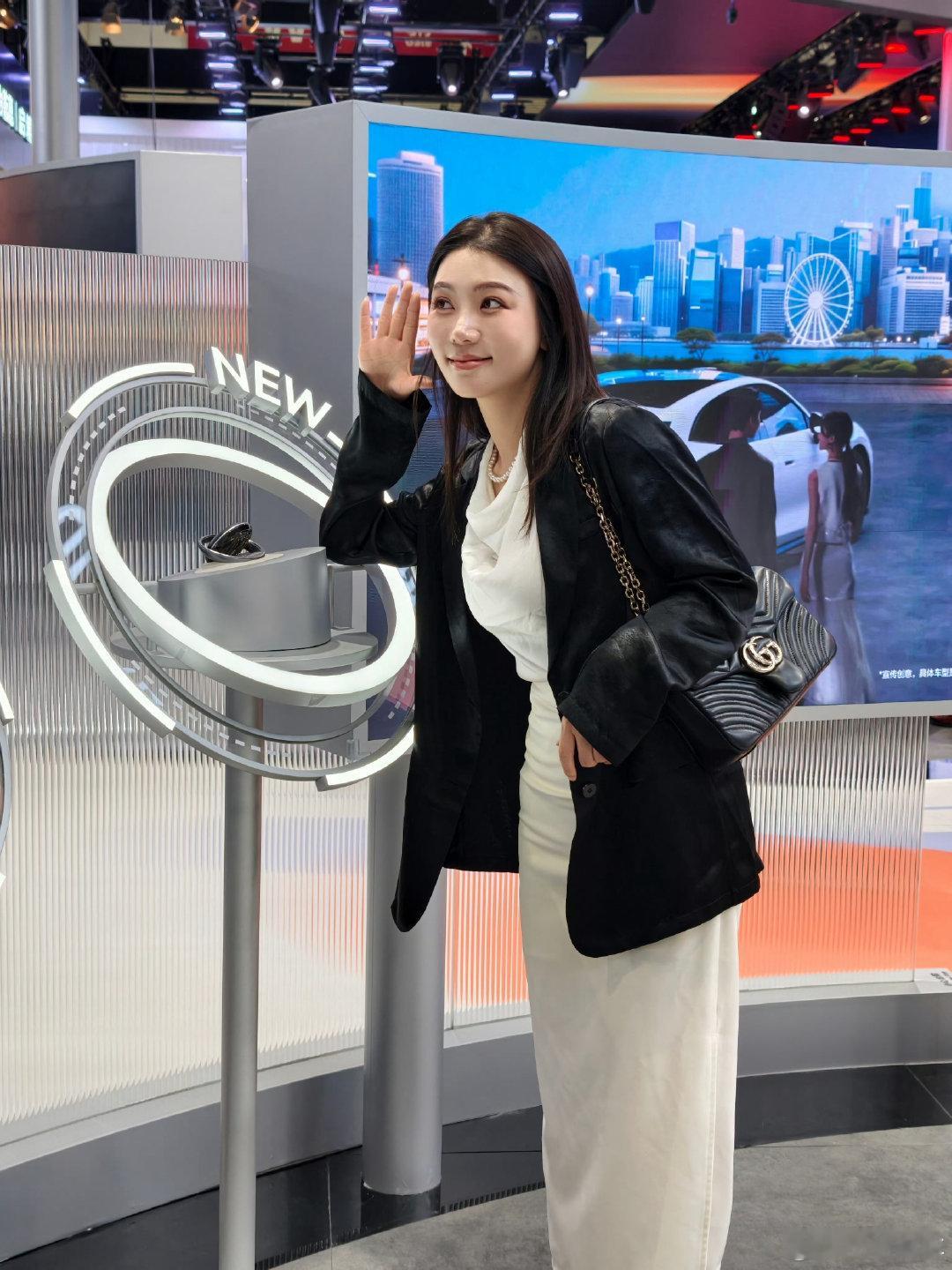 有幸成为200万其中一员✅
#华为乾崑200万用户的信赖之选##买车就买乾崑智驾 # ​