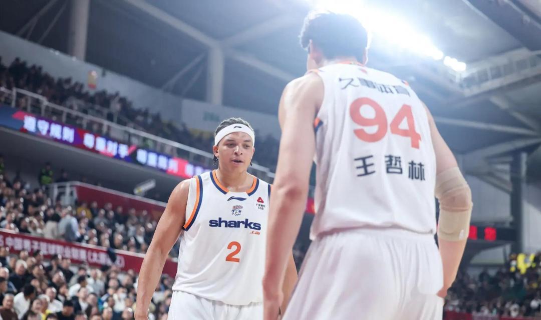 上海男篮出色发挥保持竞争力，展现了阵容深度和教练组的战术调整能力。不过...