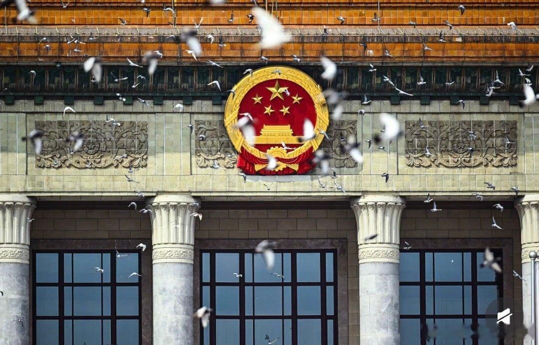 #刘学义沈月中国1927开机合照##刘学义林锦岐# 
作为刘学义的粉丝，一直希望他能够接一部爽剧[awsl]然后就接到了顶级爽剧，作为一个中国人，难道还有什么比建立我们年轻、可爱、富强的国家更爽的吗？ ​