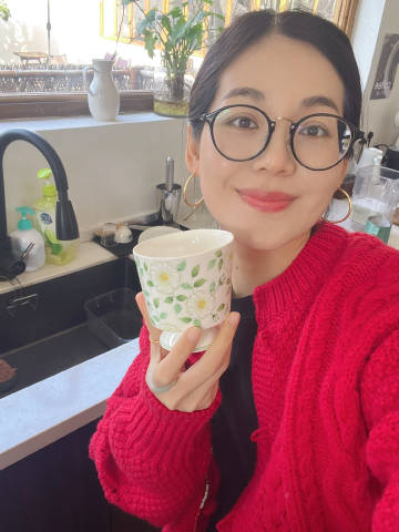 开车路上发觉好冷，车里空调没开，但是吧，我也不知道怎么开。于是打电话给...