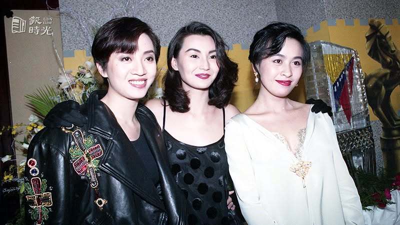 1991年，梅艳芳、张曼玉和刘嘉玲。#我在微博聊电影##电影正当夏# ​