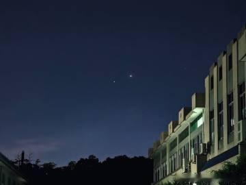 已经有很久没有抬头看星星了✨<br />最近才发现学校离广州塔很近诶