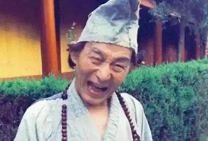 中秋团圆还没过完，文艺界4位匠人接连走了：93岁游本昌入戏五年没出，45岁配音演员住院13天再也没醒来，他们的离开给所有人提了个醒
9月24日下午，胡歌在微博敲下一行字：“荧幕上，爷叔护佑阿宝走过风雨江湖；现实中，游老师以一生践行演员的本分”
几乎同一时间，千里之外的广州殡仪馆，45岁配音演员赵然的