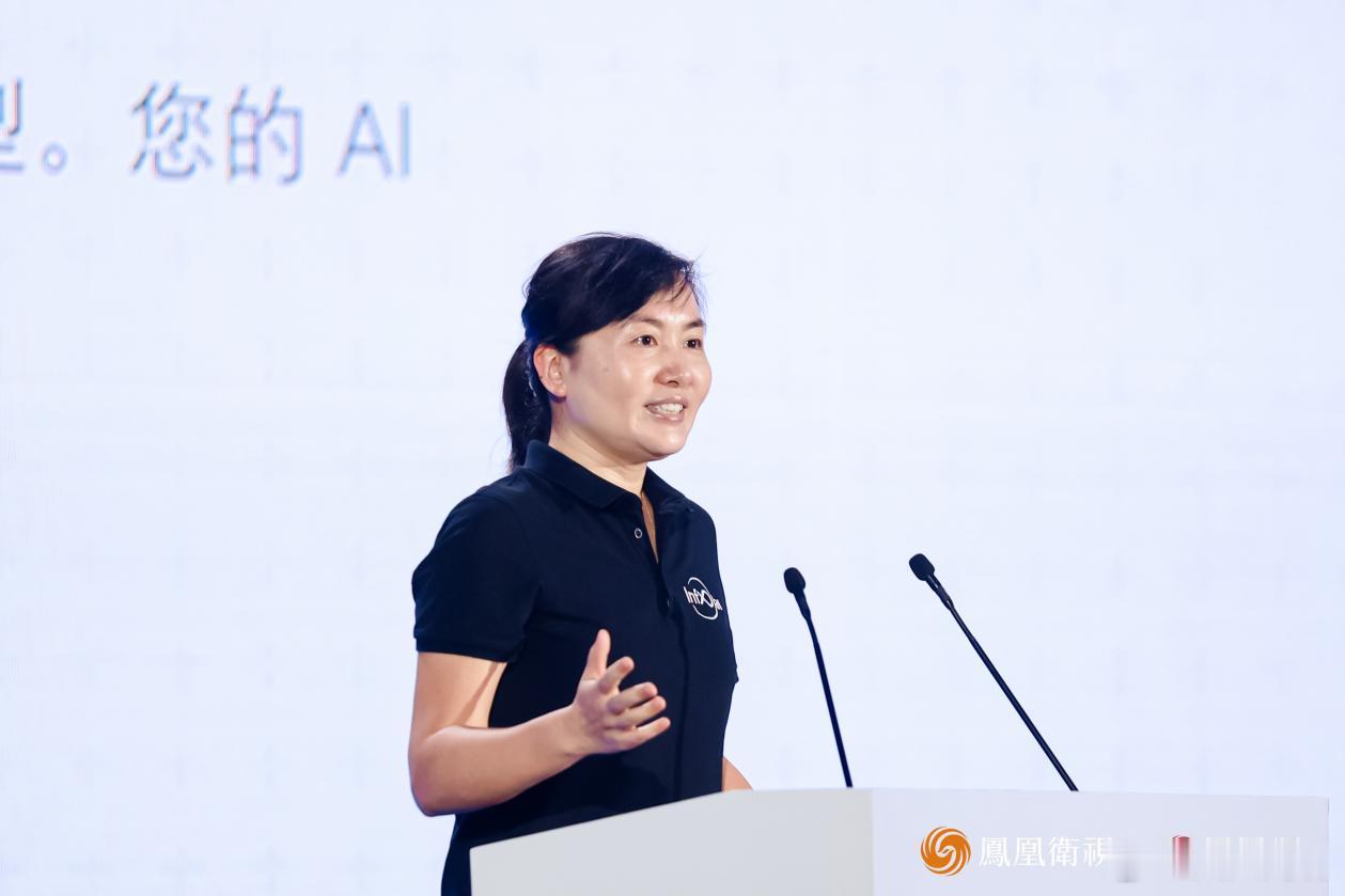 【为什么“AI大力出奇迹”逐渐失效？#专家称网上公开数据快被大厂爬完了# 】香港理工大学人工智能高等研究院执行院长、生成式人工智能讲座教授、InfiX.ai创办人杨红霞在#凤凰湾区财经论坛2026# 上表示，“为什么最近规模定律好像大家不谈了？核心原因不是它失效了，其实是互联网公开可爬取的数据已经没 ​
