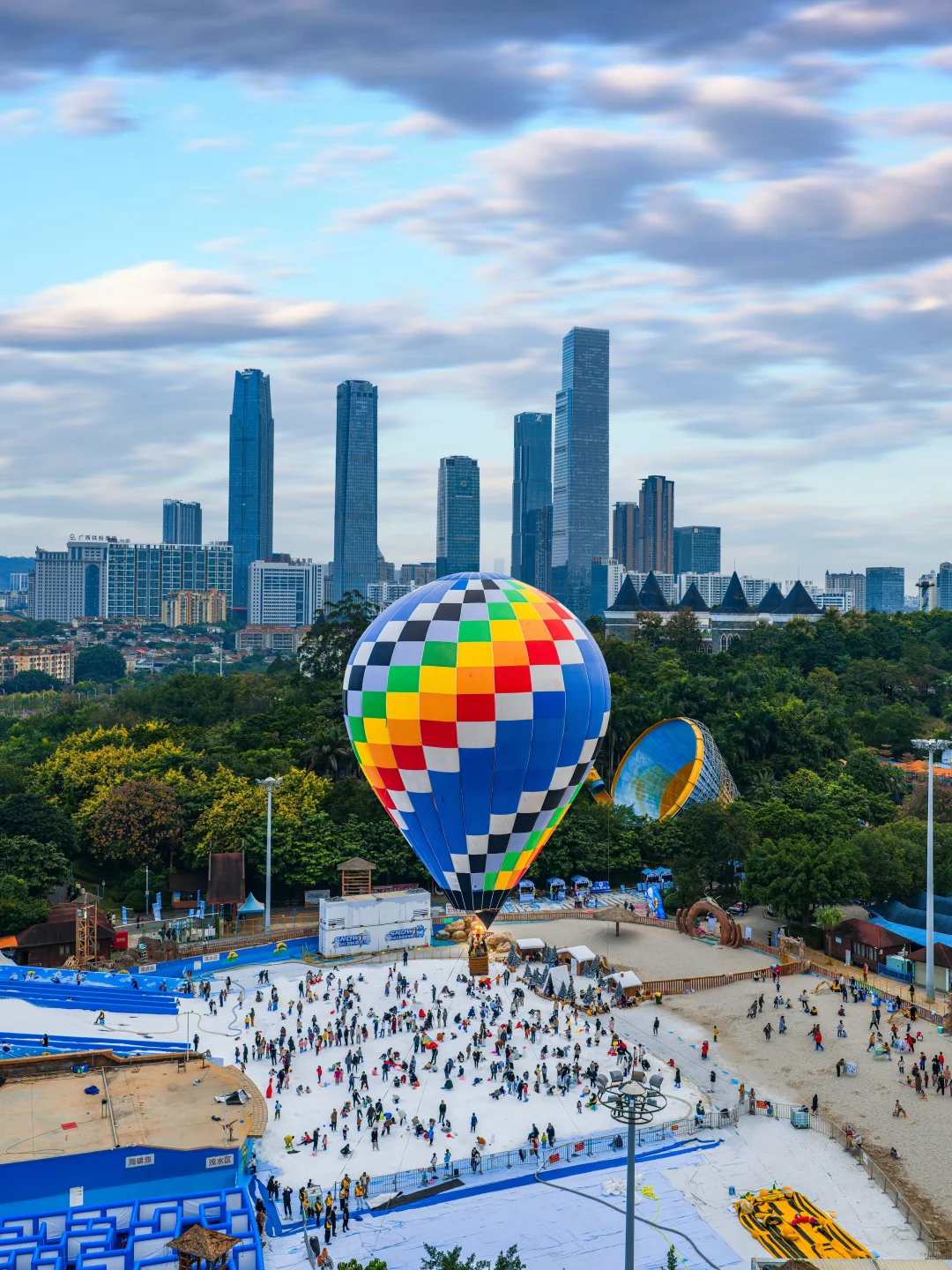 热气球升空！不用去东北，南宁也有雪玩啦
