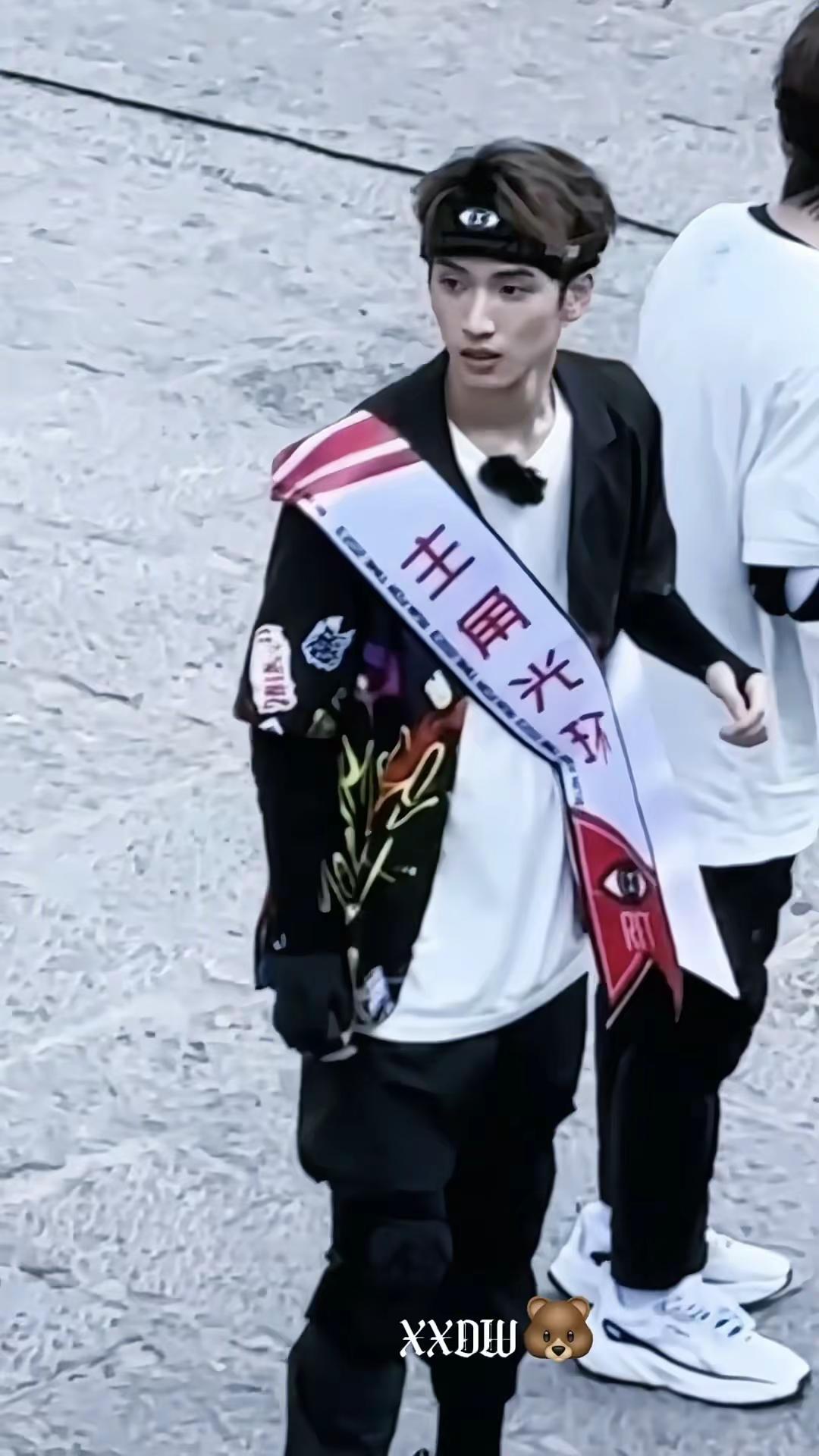 清瘦的身影 属于2023的盛夏 严浩翔