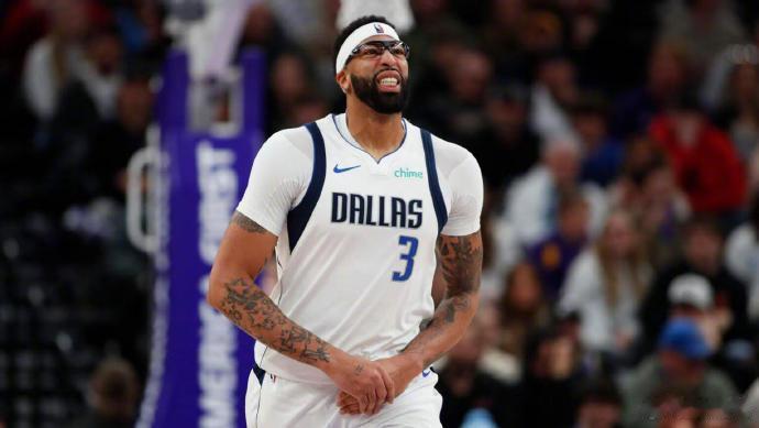 网友评出现役NBA玻璃人 第一位：安东尼-戴维斯 作为超级巨星，戴维斯...