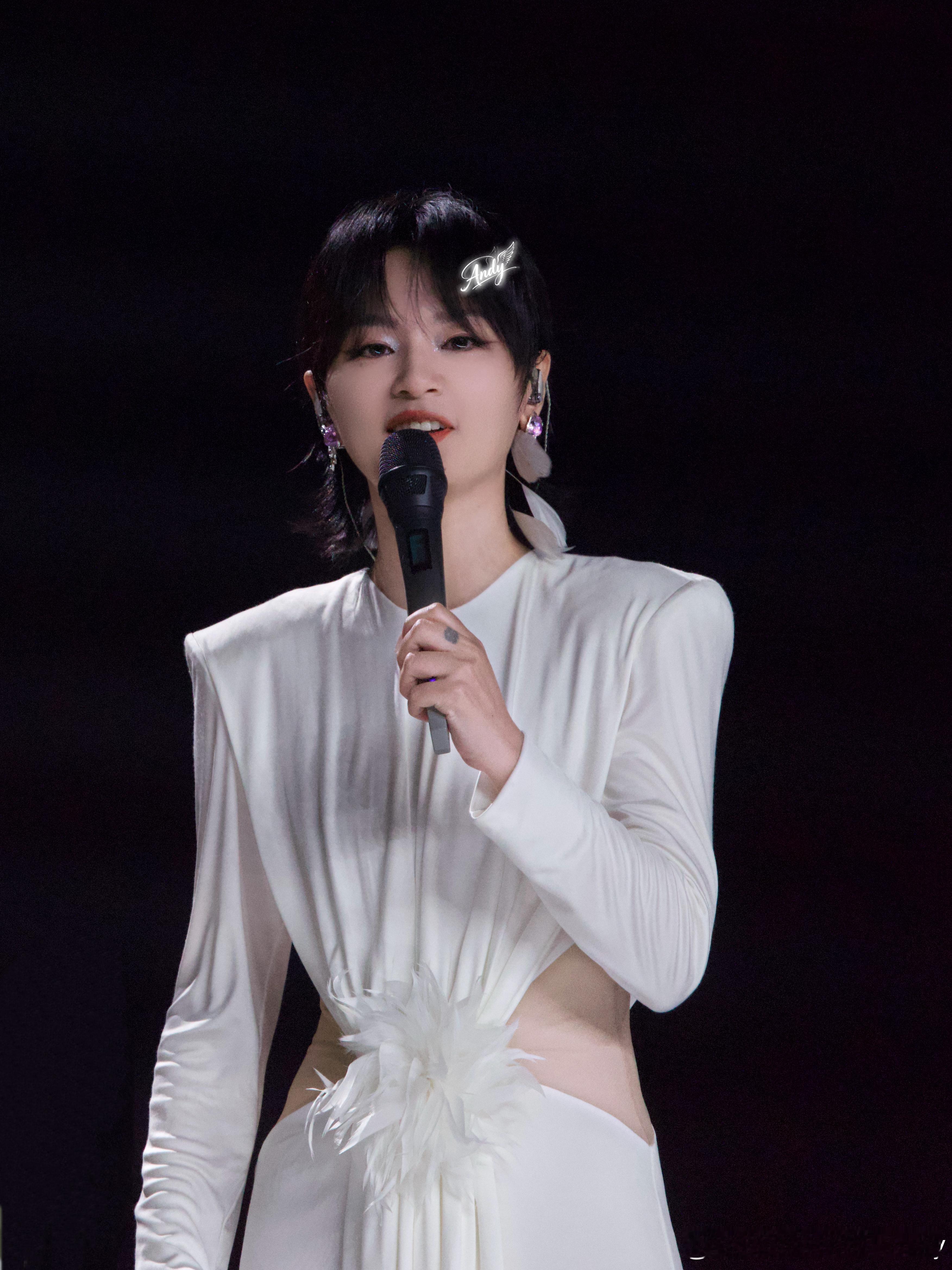 #周笔畅[超话]#  完全沉浸在美貌中啦。希望你也喜欢这组照片​