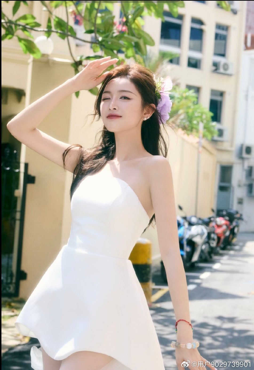 #吴宣仪[超话]#
初次见面的时候是浪姐，当时觉得你很厉害，就喜欢了，希望你能在舞台上闪闪发光 ​