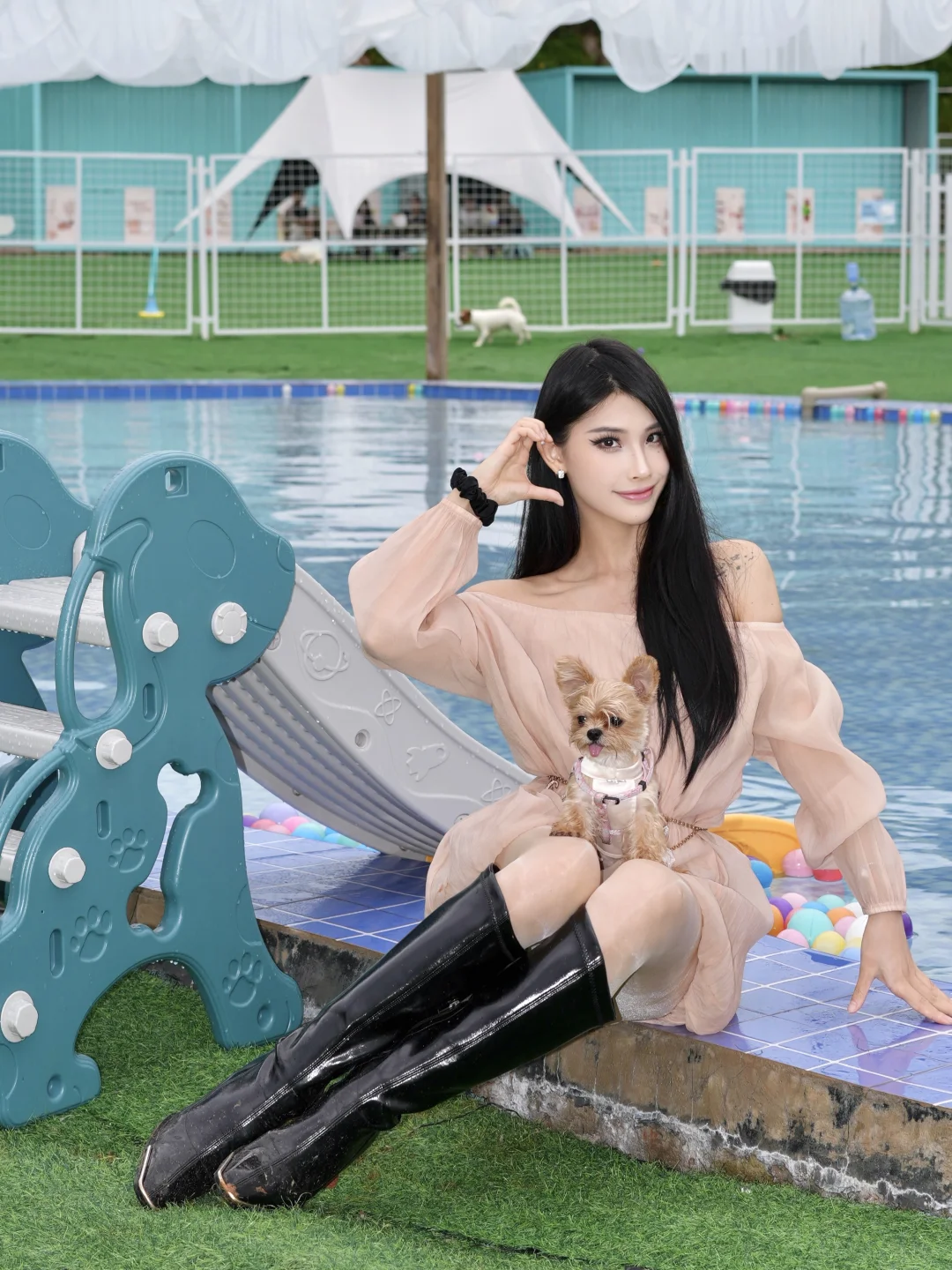 和小狗躲进山野发呆太幸福啦🐶💖