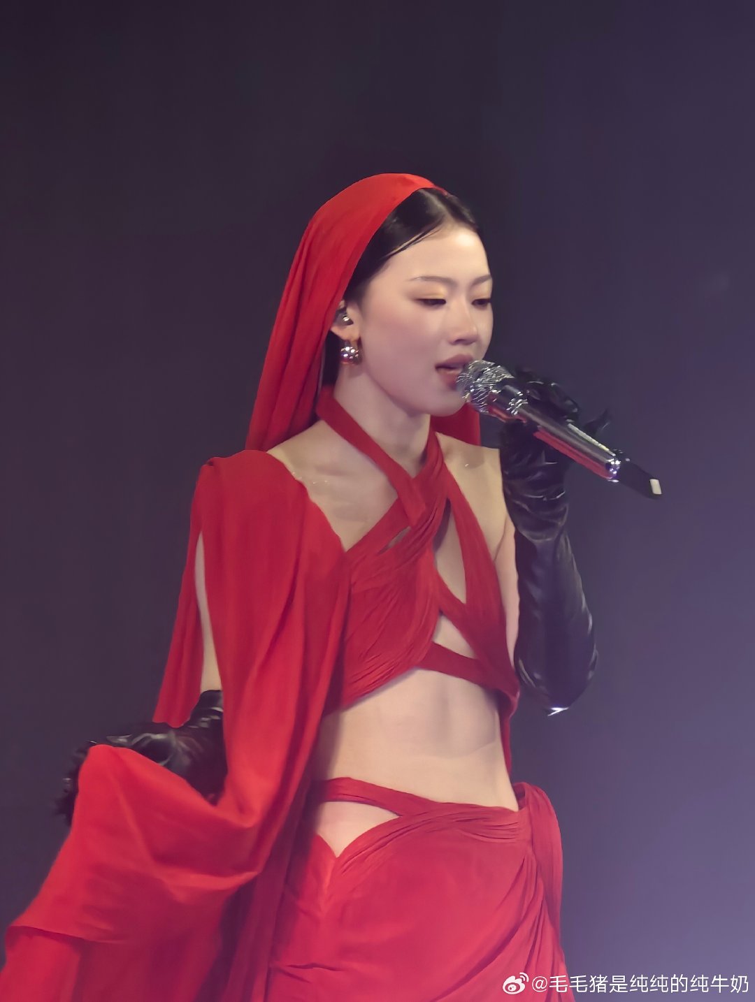 #单依纯[超话]# 小🥚的南京妆造！今夜很美，我们下次见… ​