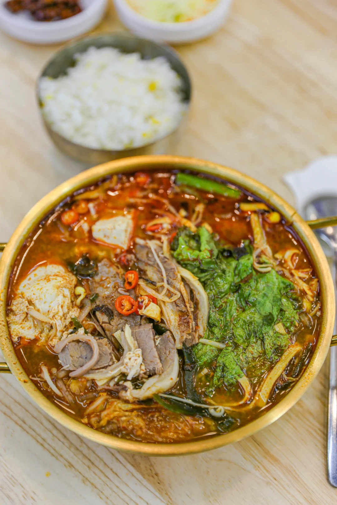 冬天太适合吃辣牛肉汤饭，太满足了，浑身暖和