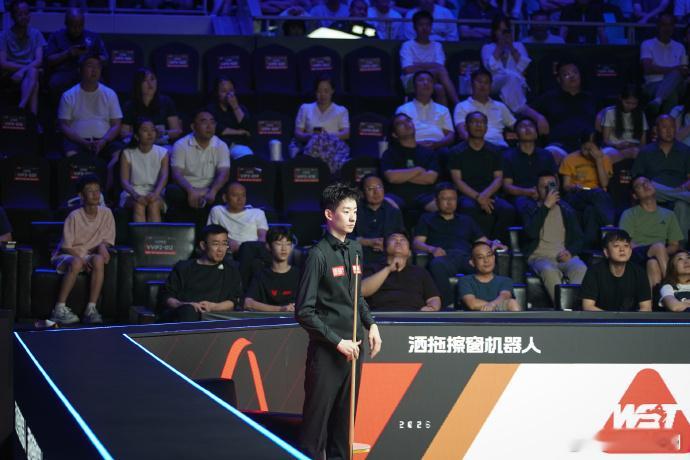 32进16轮次 全场比赛，吴宜泽打出两杆破百（106、100）和两杆5...