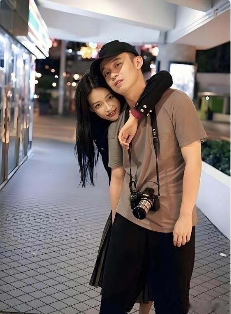孙怡这辈子不会结婚了
不是她有女儿，也不是太忙
而是她和董子健，真的是有一种奇妙的感觉
孙怡要去浪姐，董子健立马说：自己以前是东北女婿，还有一些东北的生活习惯，大大方方提自己之前的婚姻，他和孙怡，还真和其他离婚的夫妻不一样。
 
他们 2 个就像家人，像好朋友一样，有事还是第一个上，董子 ​