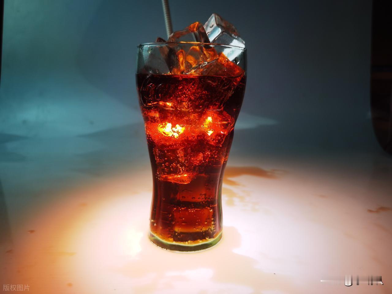 一罐可乐的温度：外卖骑手自费换大瓶，换来一年免费餐