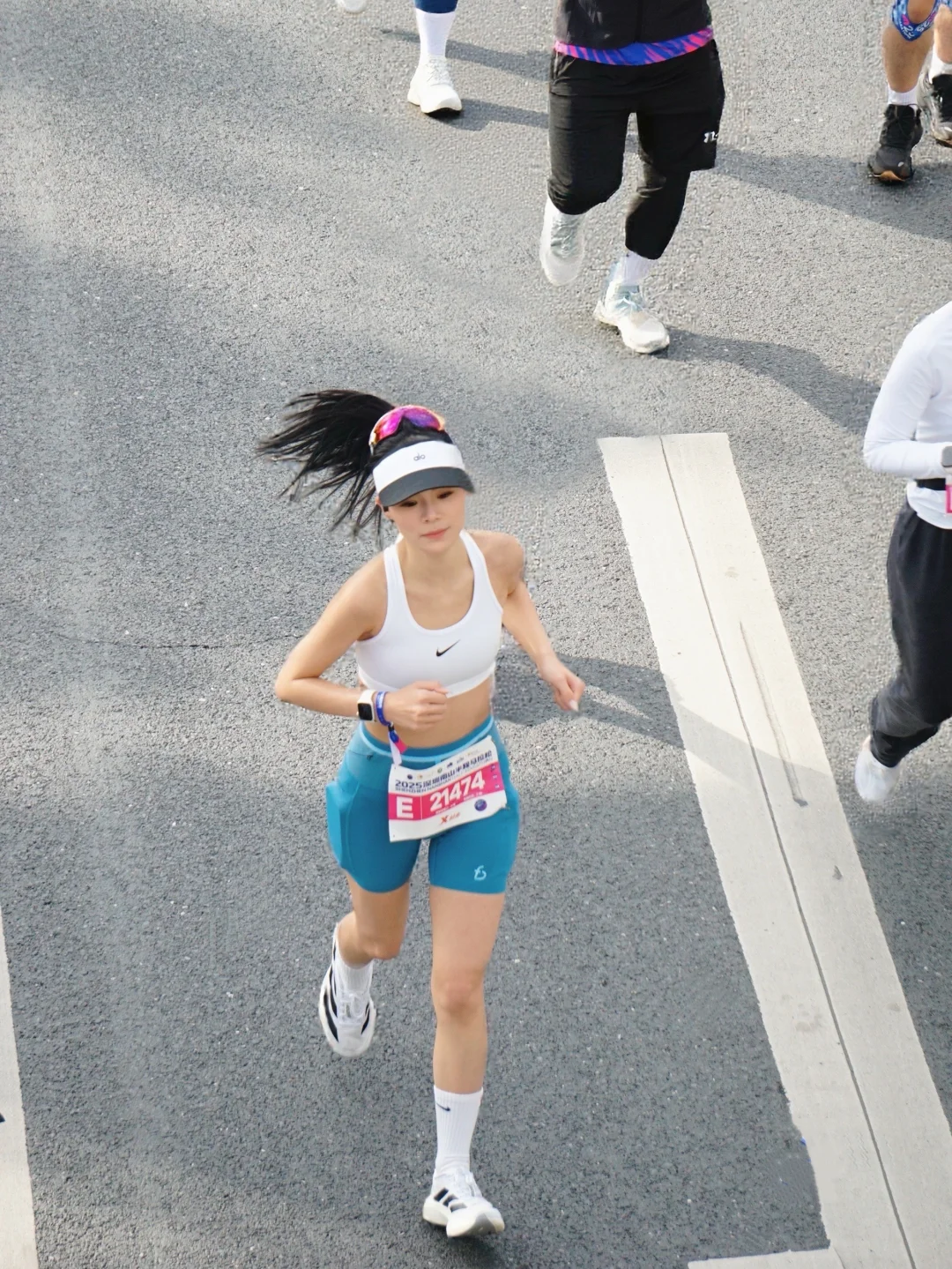 恭喜这位女士🔥首次参加南山半马安全完赛