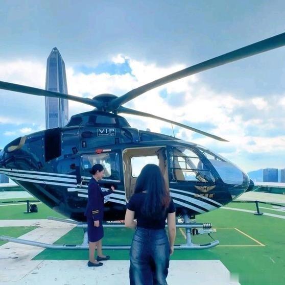 《未来已来：深圳“空中的士”开启城市交通新纪元》深圳作为中国科技创新的前沿阵地，率先将“空中的士”从概念变为现实，为城市交通注入了无限可能。 ​
