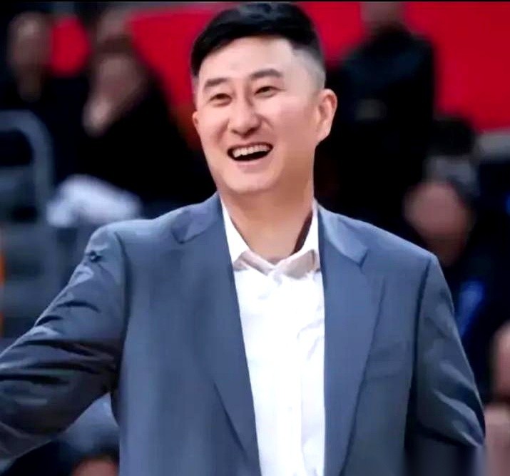 “国手”胡明轩，全场就进了3分！他手里的篮球像烫手山芋，五次出手三分...