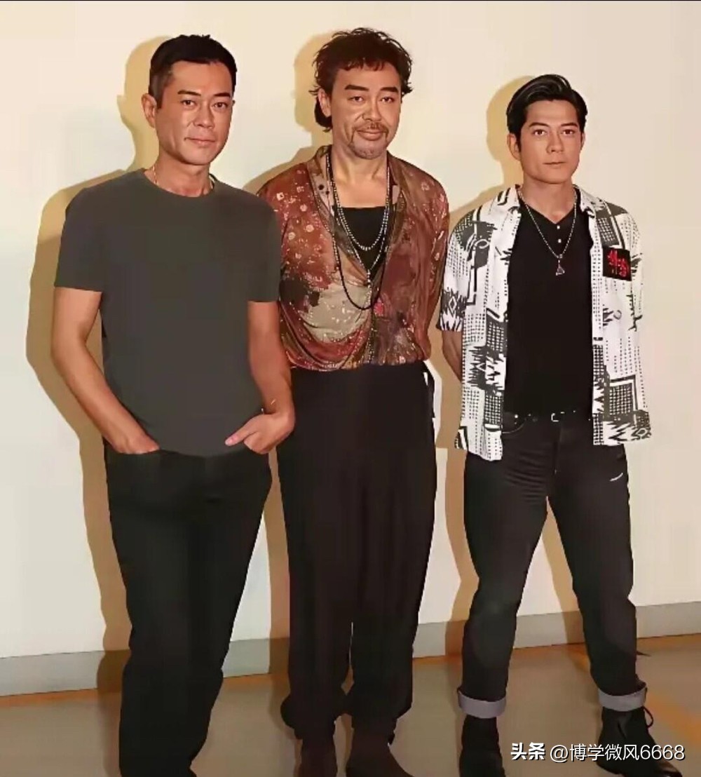 郭富城、古天乐、刘青云三位的同框，明显就是个子高挑一些的郭富城看着有气质，他颜值高，气质也是在线的。

如果不看身高，郭富城不论是从其他方面，都是顶级的大明星，样样精通，才华横溢。