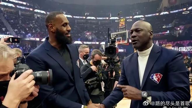 《乔丹两年二百万为奇才打了两年！ 詹姆斯两年八百年为76人打两年！ 这两位NBA超级大佬底薪打球足以说》仼苋憴在百度发表了新动态 ​