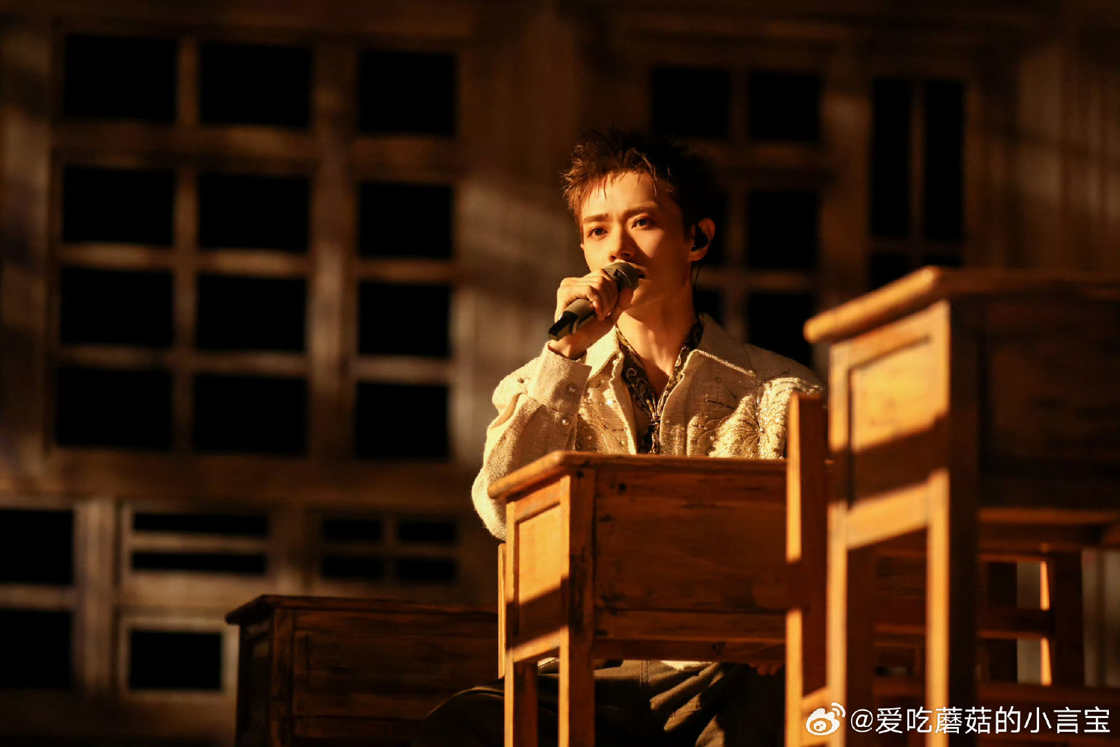 #曹骏[超话]#前路有荆棘，亦有繁花。勇敢去闯，无论输赢，曹家军始终与你并肩。 ​