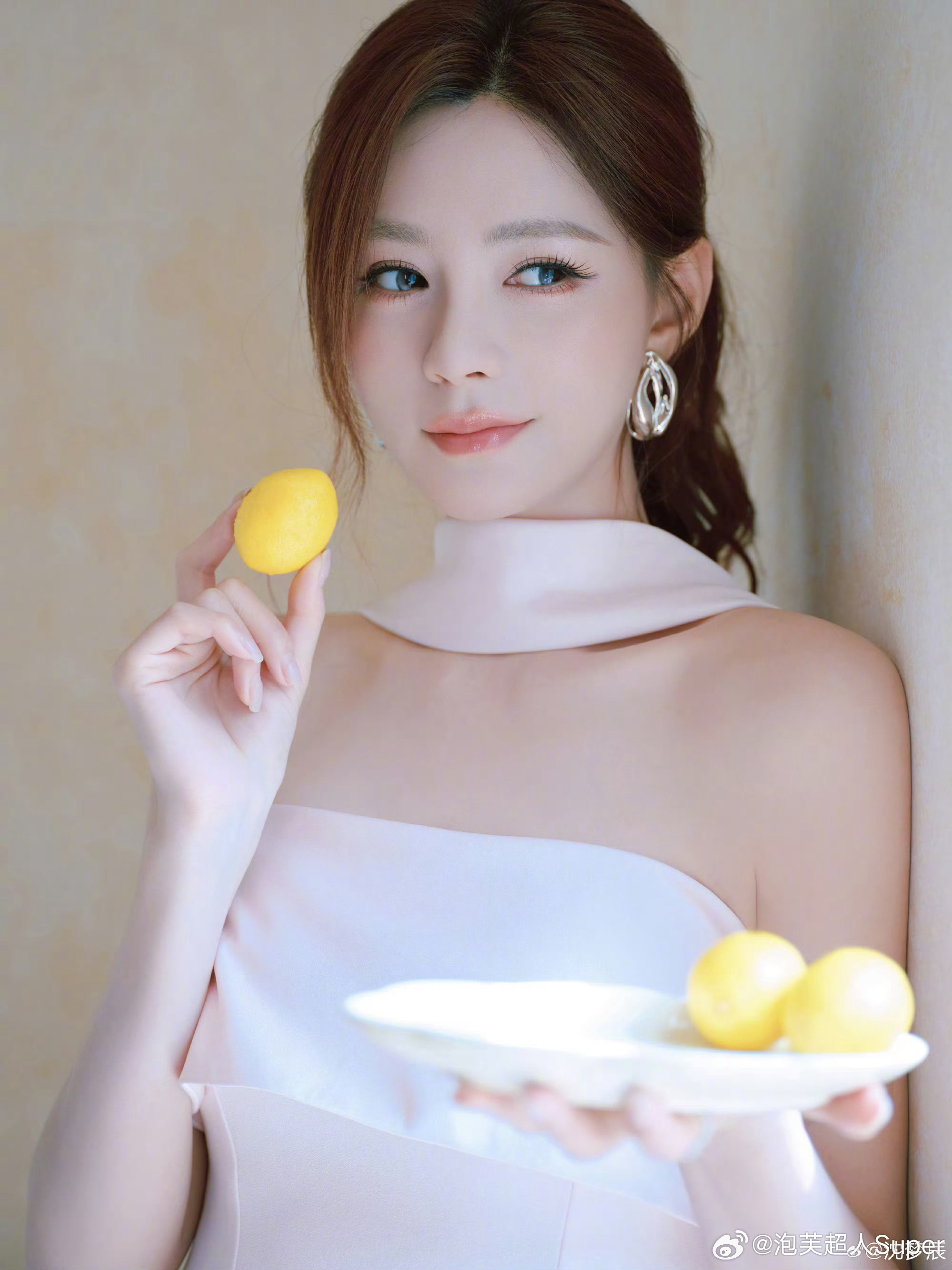 美食赛场气味攻击杀伤力太强，沈梦辰现场被浓烈味道狠狠拿捏，五官全程写...