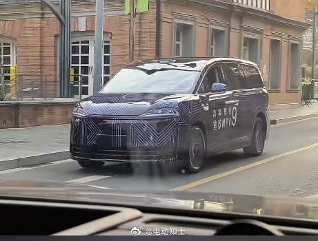 昨天剧透的鸿蒙智行首款MPV——智界V9长这样。  现在卖得最好得三款...