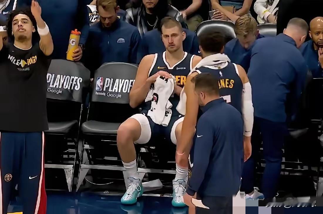 为什么约基奇最近不招人喜欢呢？原因很简单：  森林狼把约基奇逼急了，本...