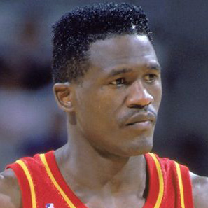 老鹰队史总篮板榜 1. 鲍勃·佩蒂特 12849 2. 比尔·布里奇斯...