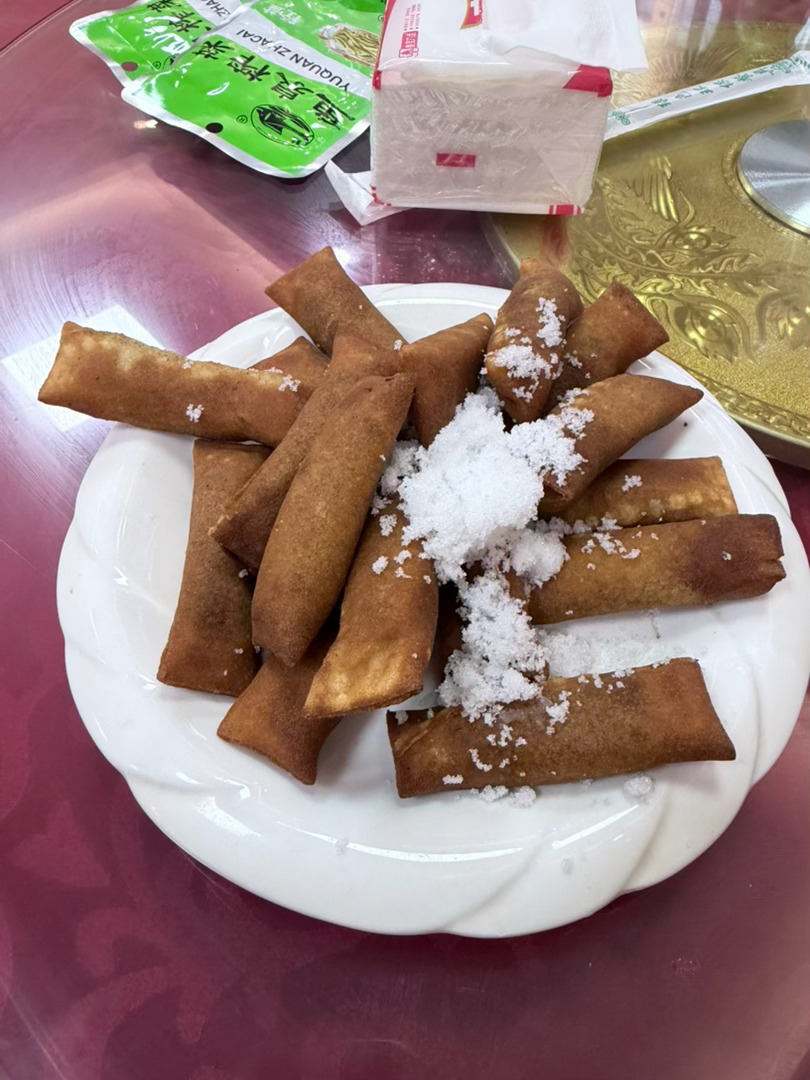 炸春卷 感觉是火大了 今天厨师 是不是听 过火听多了 怎么忍心怪你犯了错 ​​​
