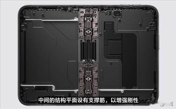 iPhone Duo良率才六成多，首批货要抢破头。

快科技9月21日消息，苹果首款折叠屏iPhone Duo距离发售只剩一个月，量产还没搞定。据供应链人士透露，富士康整机组装良率只有60%多，首批产量少得可怜。

折叠屏由三星显示独家供应，交付晚于预期，铰链方案也中途调整过。苹果把发布到预售间隔拉