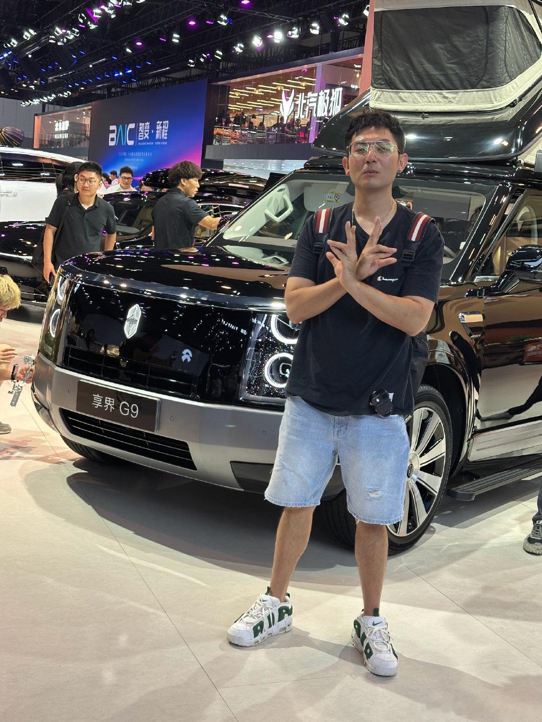 #第二届北京范儿大赛即将启动#不管拍什么车都比出北京手势！
早说有这比赛啊，我就留着点封面了… ​