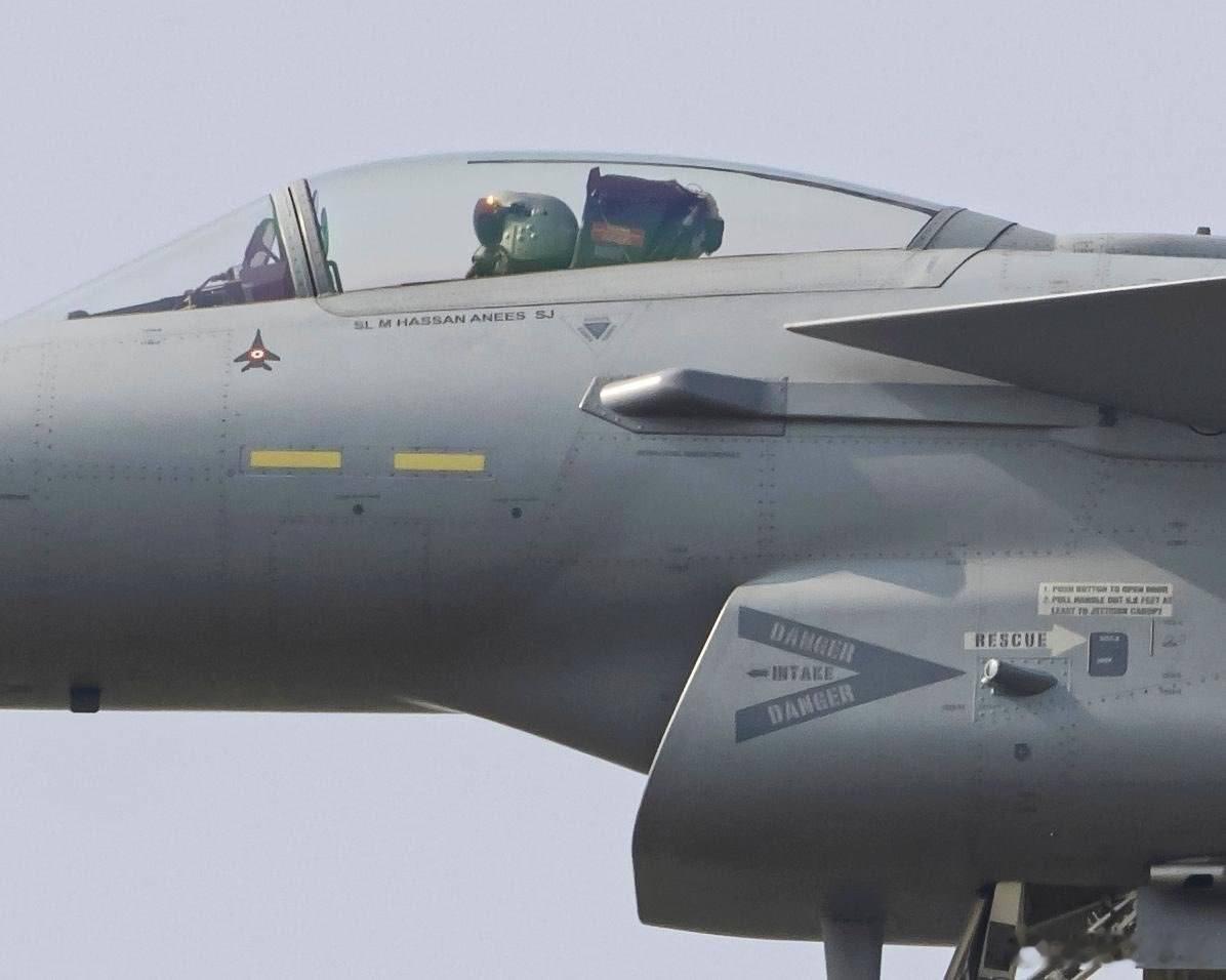 2025年5月印巴空战的详细战况持续向媒体披露。日前，巴基斯坦空军一架编号为22-103的歼-10CE（J-10CE）战斗机照片被公开，其纪念板上刻有印度空军一架失事米格-29UPG战斗机的标志，进一步印证了该机型在实战中的优异表现。

在这场对抗中，印度空军的米格-29UPG尽管已进行现代化升级，但仍配备基于缝隙 ​