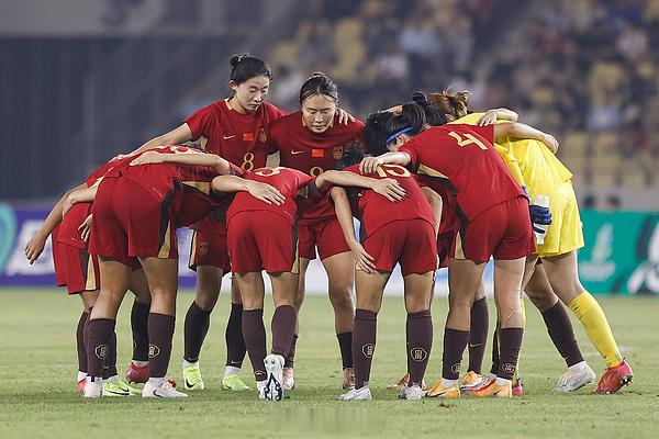   6月7日晚，中国女足在武汉塔子湖基地与来访的俄罗斯女足进行了5...