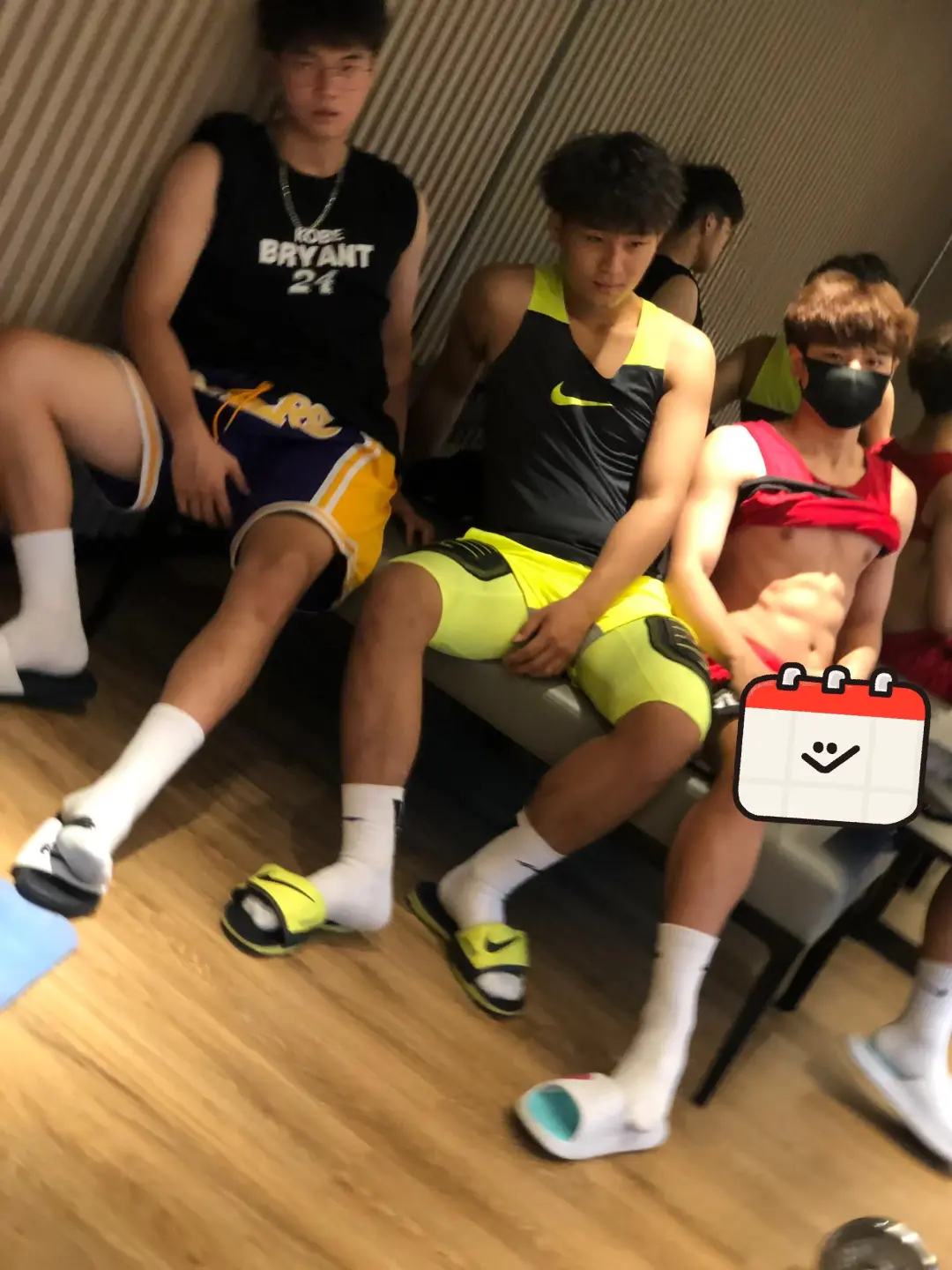 当你累了一天回到寝室