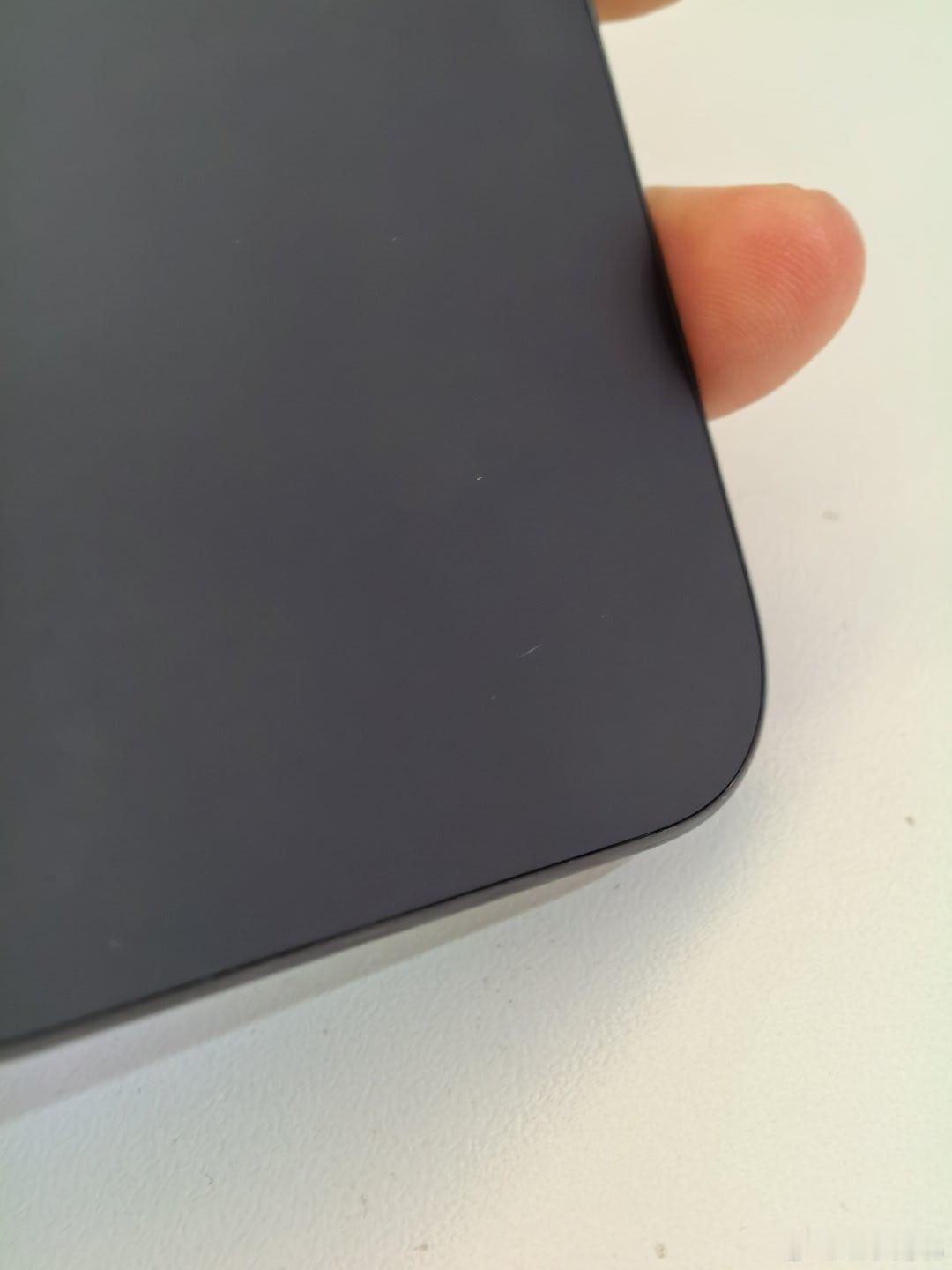 黑色的iPhone Air裸奔是最脆的 ​