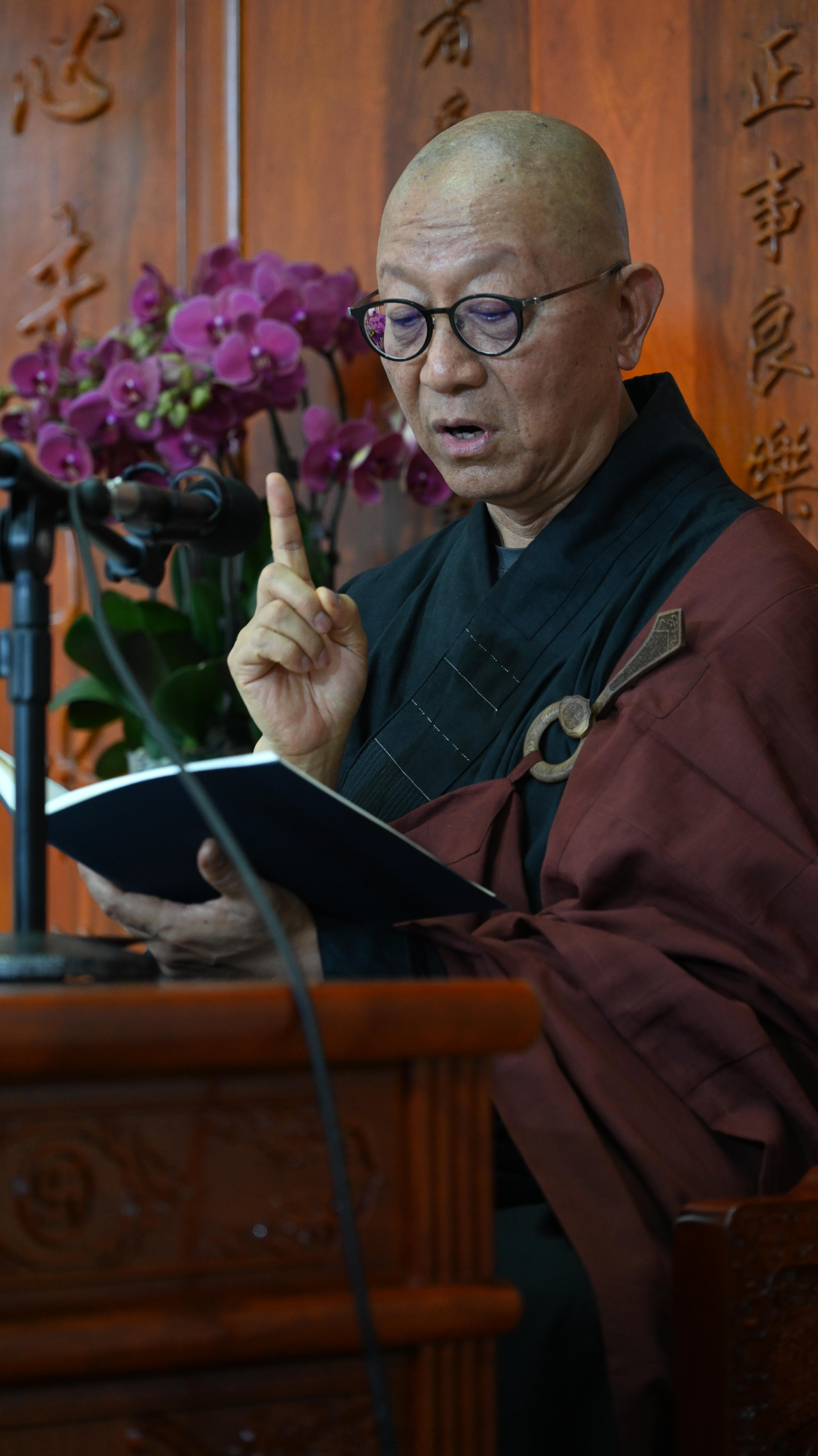 修行之一为观察修，观察修是先听经闻法，再进行思维，以自己的智慧观察这些法义。所以，不仅仅打坐是修行，听法也是一种修行。🙏🙏🌤️信仰佛法看世间修行佛法与活法阿弥陀佛 ​​​