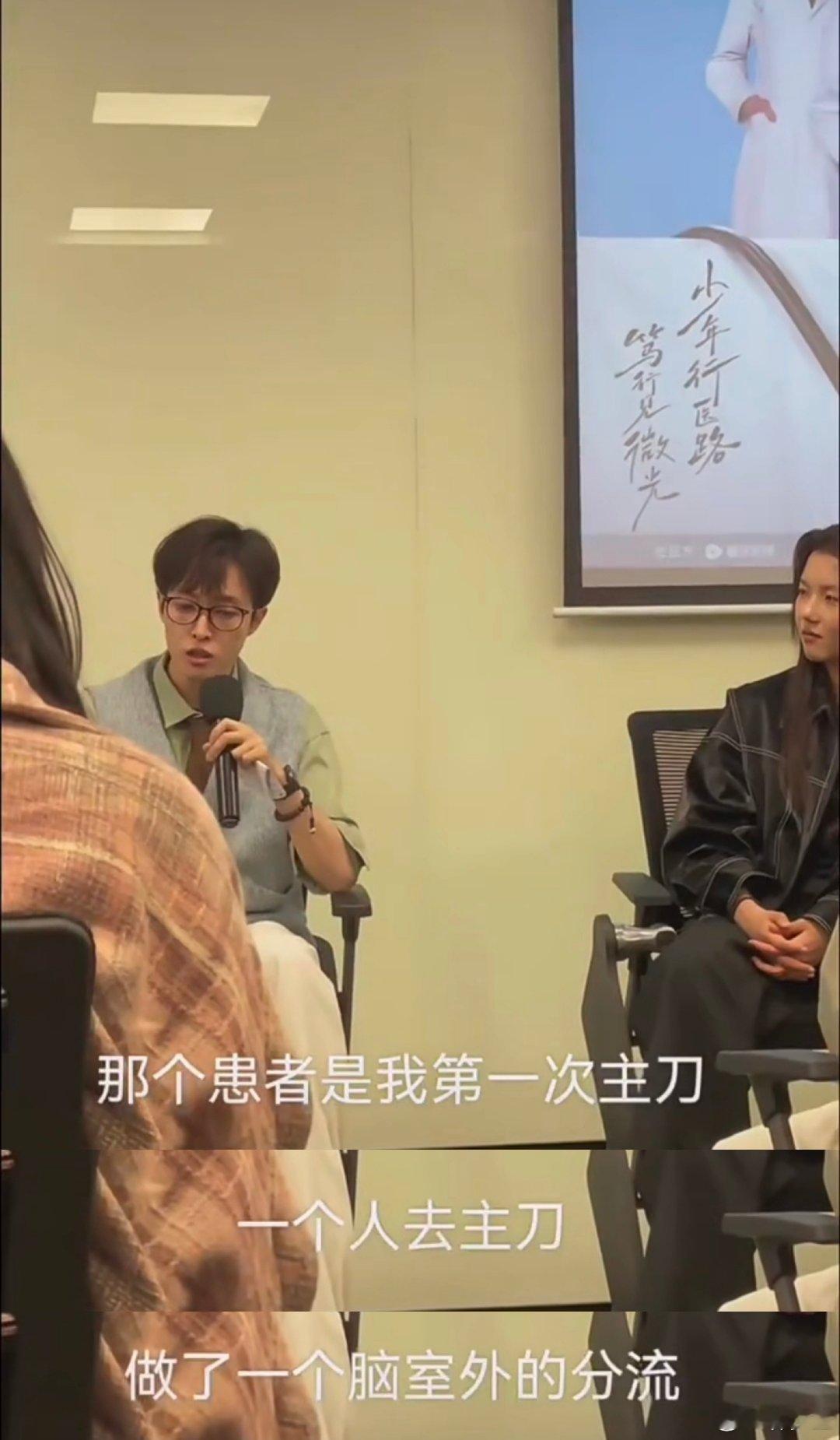 #人民日报评医学生盲猜病情#综艺将“盲猜”剪成高光，把SCI数量、参与手术包装成能力标签，本质是用娱乐化叙事消解了临床诊断所需的证据链与笨功夫。更深层看，它呼应了院士所指出的部分培养体系“重科研论文、轻临床技能”的倾向。医学容不得“猜”，临床能力也速成不了，这才是争议的核心 ​