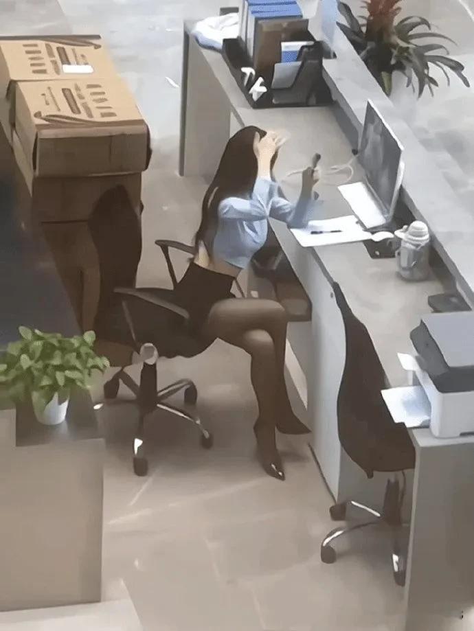 前台上班老摸鱼怎么办呢？