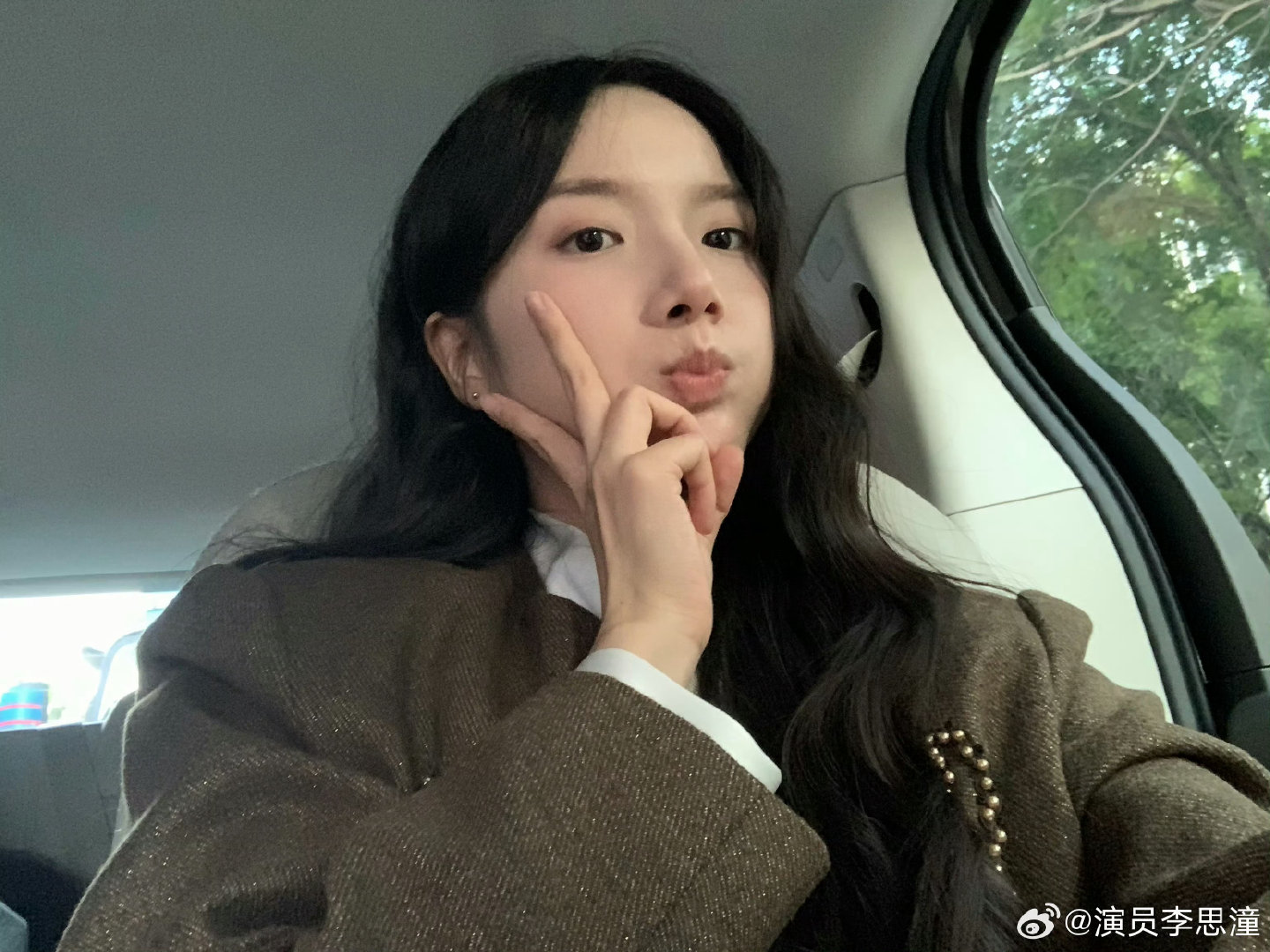 #演员李思潼[超话]# 
恭喜思潼荣获金狮大赏最佳女主角和最佳新人双奖提名[赞][赞]努力的最好回报是受到多项大奖提名及肯定。#李思潼金狮大赏双奖提名# ​