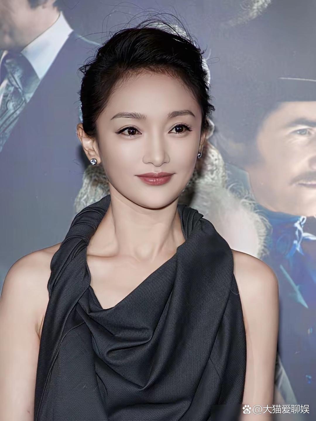 周迅演《如懿传》被骂得很厉害，导演汪俊终于说了实话。他承认，前三集是快杀青才补拍的。周迅在剧组待了九个月，就休息两三天，先拍后播顺序错了，却让演员背锅，谁懂啊！ ​