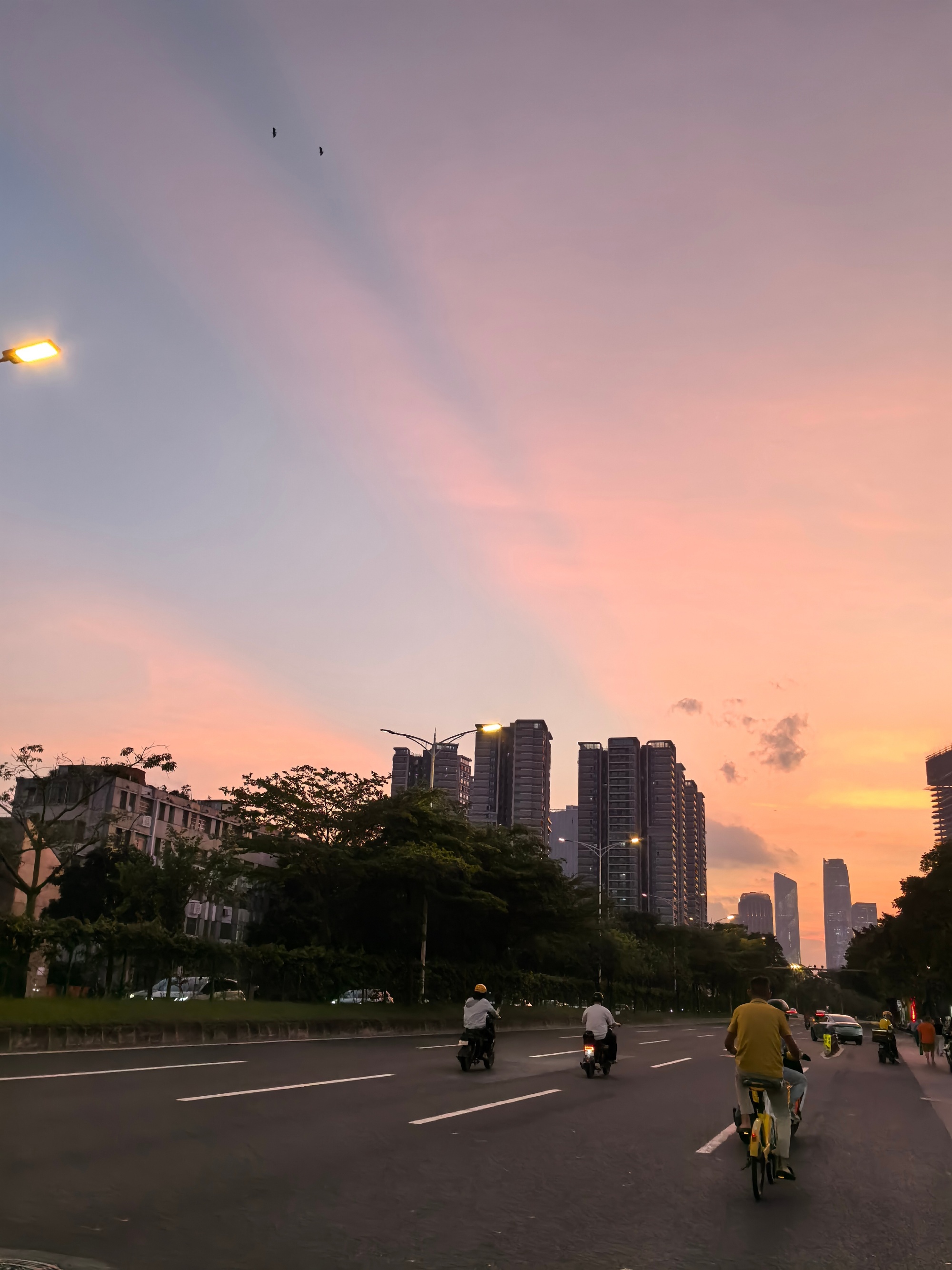 🍤早上突然问要不要去长洲岛，本来怕太热我说要不算了，想了一下又觉得可...